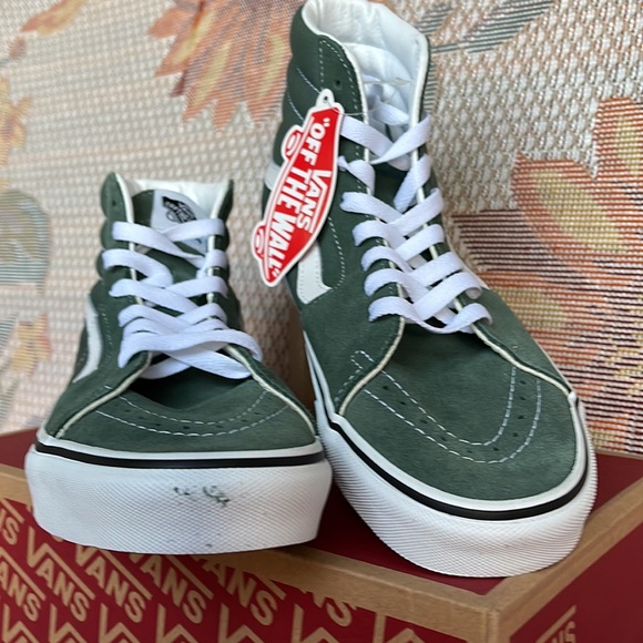 Vans Sk8-Hi
Color Theory Duck Green
VNOA7Q5NYQW
Men’s sneakers - Picture 9 of 16